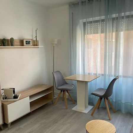 Oasis Plus Sevilla Bagian luar foto