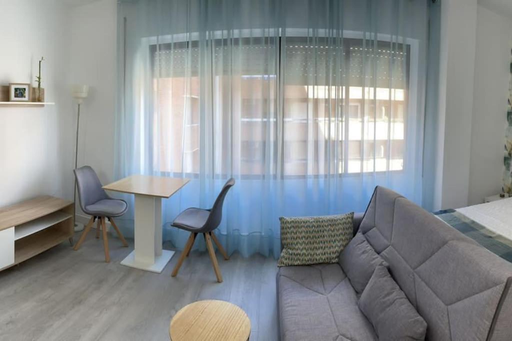 Oasis Plus Sevilla Bagian luar foto