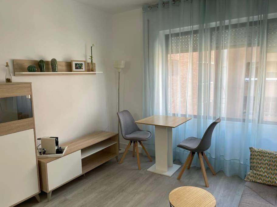 Oasis Plus Sevilla Bagian luar foto